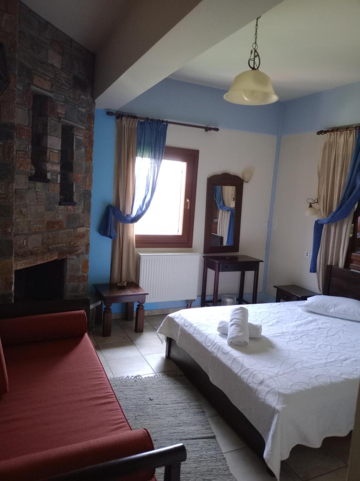 Áyios Dhimítrios Hotel Erotas מראה חיצוני תמונה