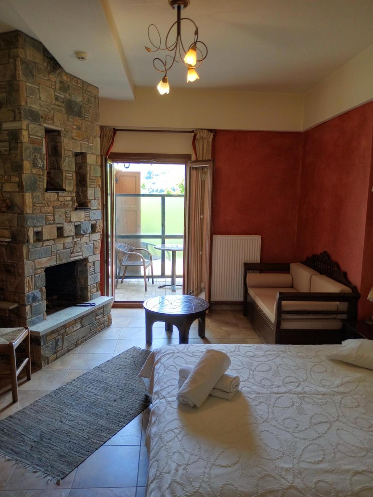 Áyios Dhimítrios Hotel Erotas מראה חיצוני תמונה
